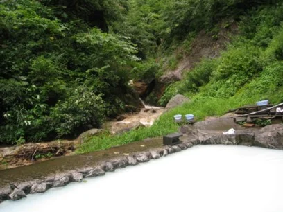 燕温泉 河原の湯