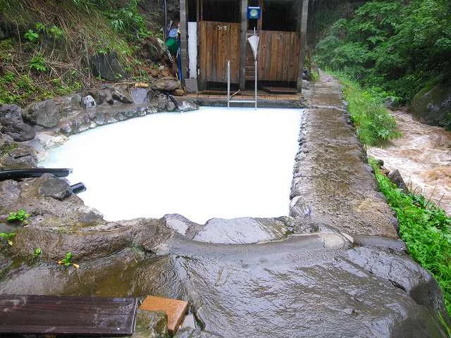 燕温泉 河原の湯