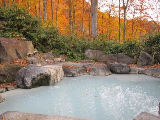 燕温泉 黄金の湯