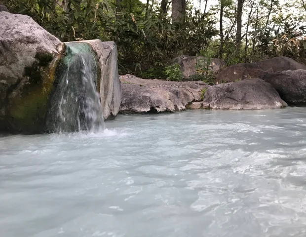 燕温泉 黄金の湯