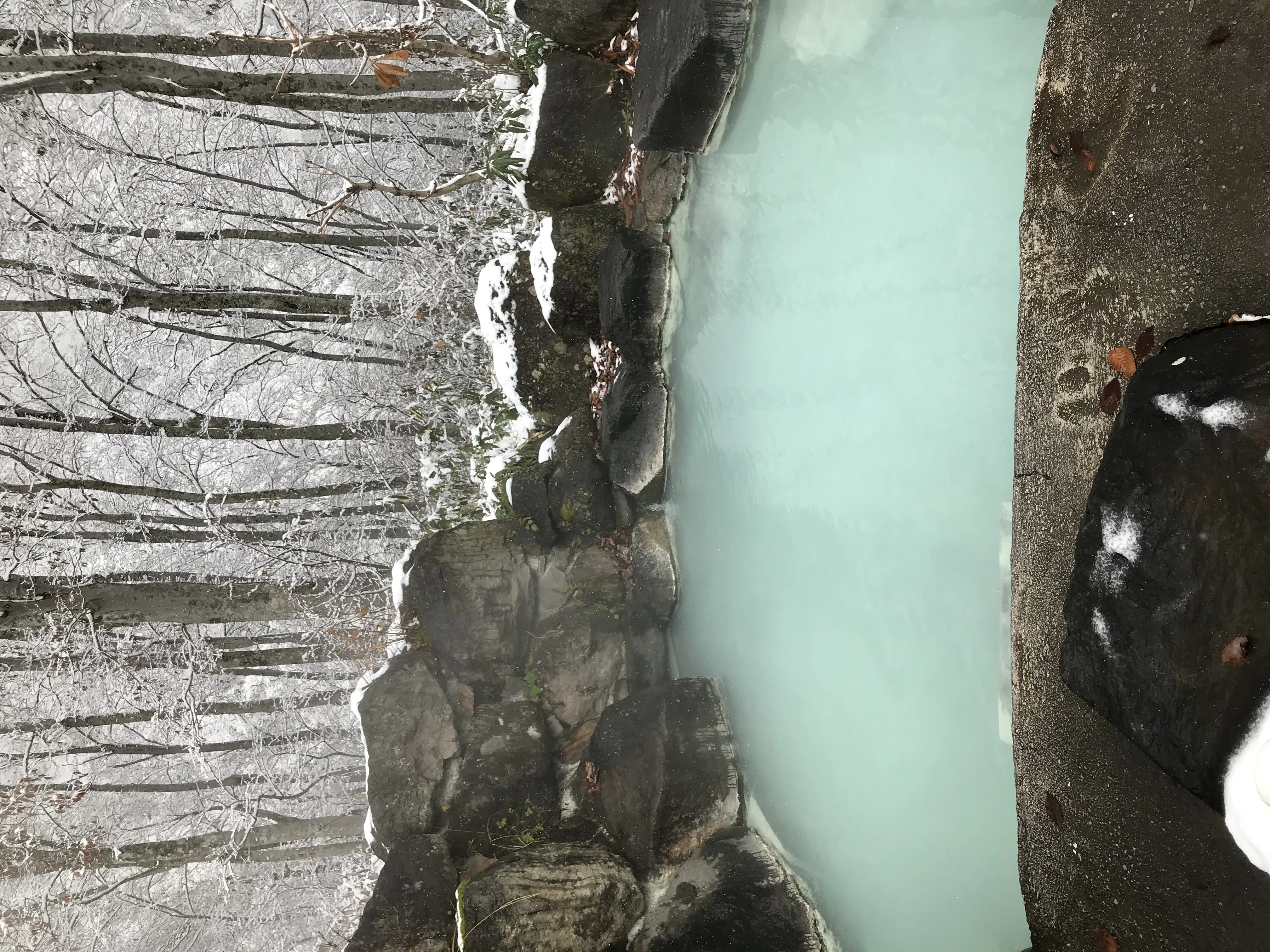 燕温泉 黄金の湯