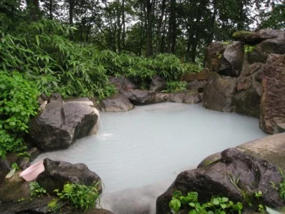 燕温泉 黄金の湯