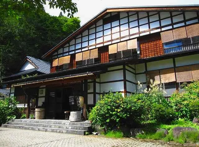 奥湯沢 貝掛温泉（かいかけおんせん）