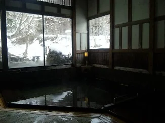 奥湯沢 貝掛温泉（かいかけおんせん）