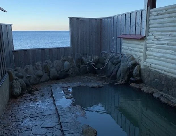 波打ち際の露天風呂「磯の湯」