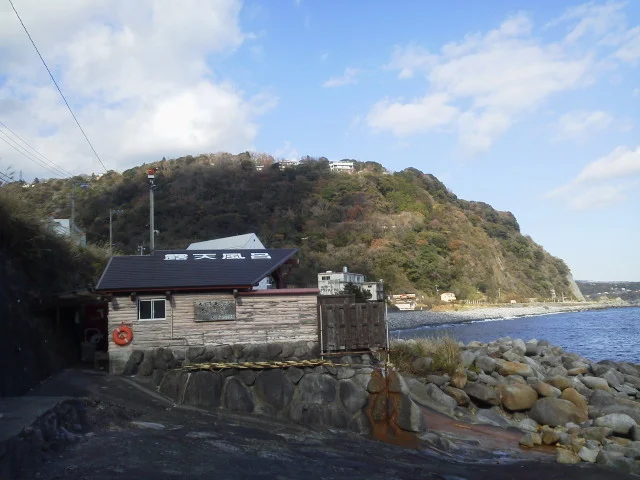 波打ち際の露天風呂「磯の湯」