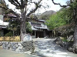 坂聖・玉樟園（旧 玉樟園新井）