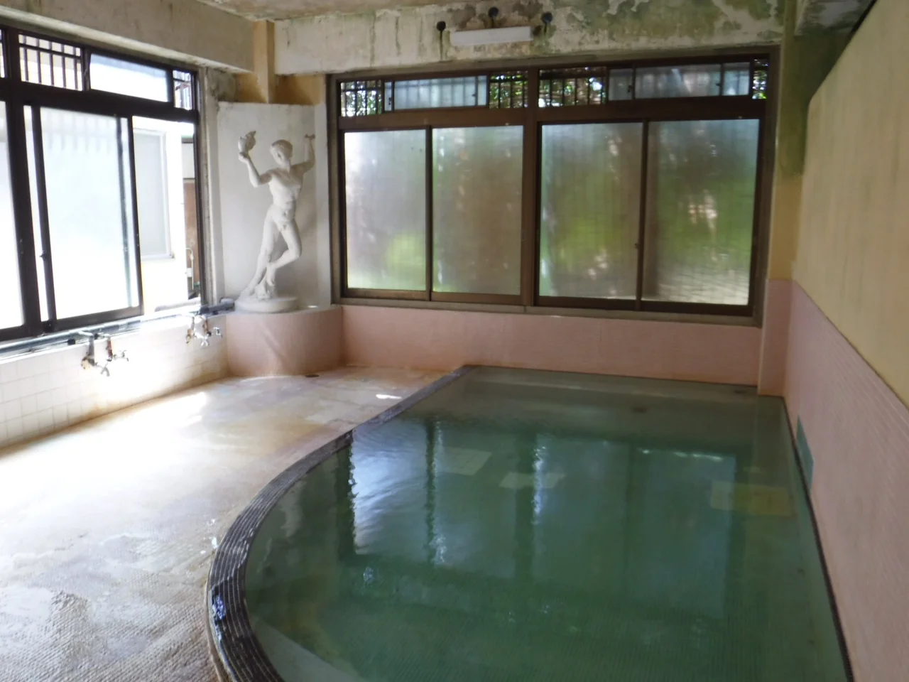 宇佐美ヘルスセンター（閉館しました）