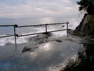 あかざわ足湯(旧赤沢温泉 共同露天風呂)