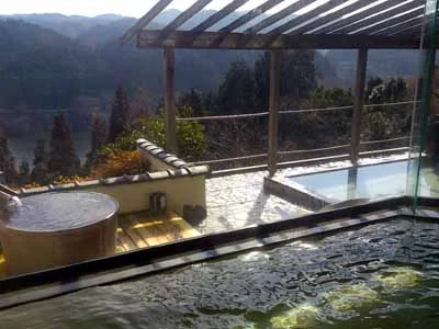 青蓮寺レークホテル