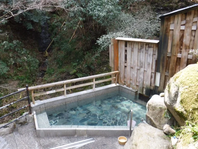 湯泉地温泉 滝の湯（とうせんじおんせん）