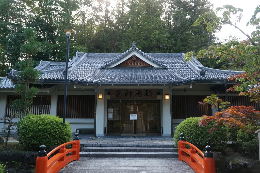霊山寺　薬師湯殿