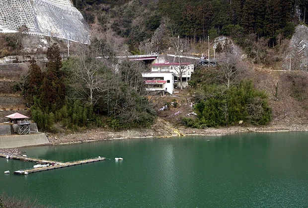 入之波温泉湯元 山鳩湯（しおのはおんせん）