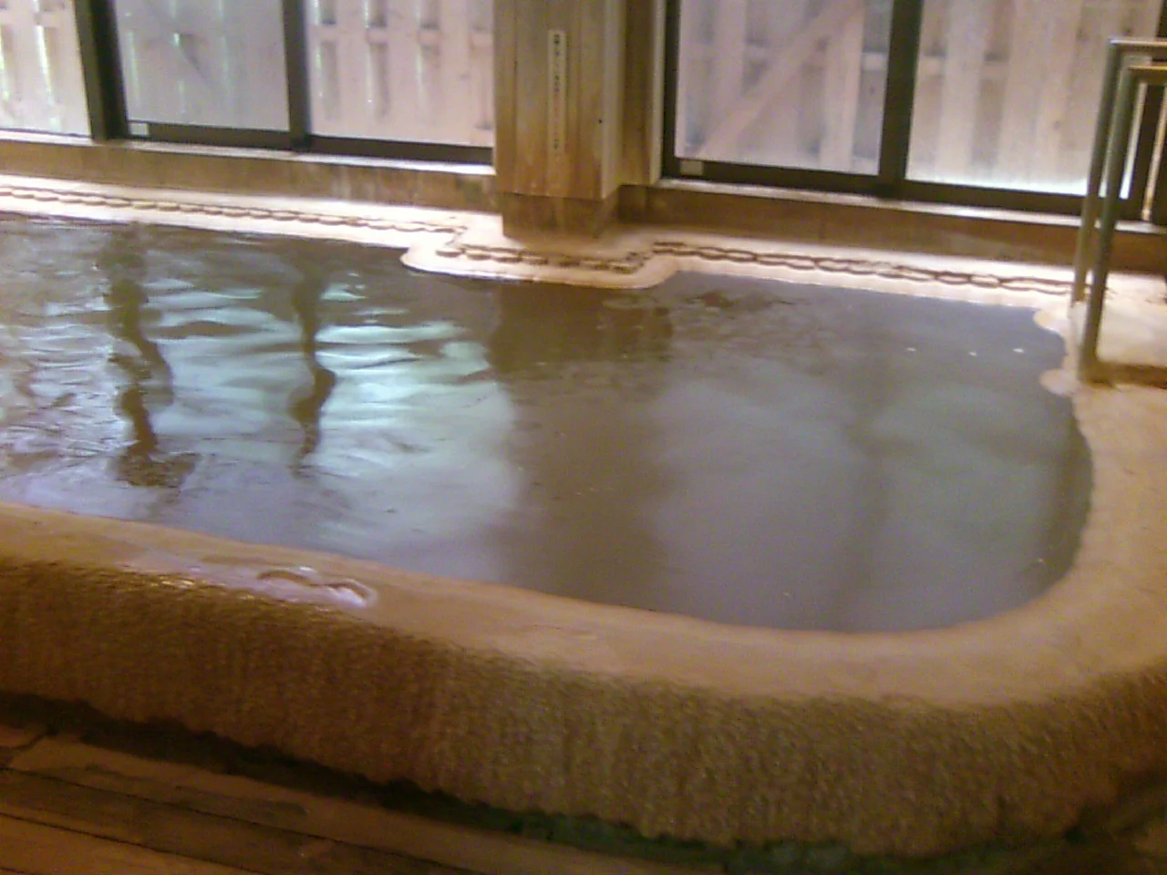入之波温泉湯元 山鳩湯（しおのはおんせん）