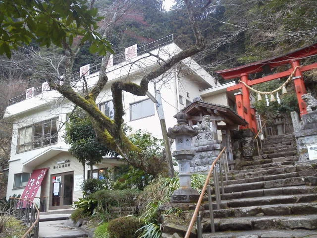 湯の山温泉館