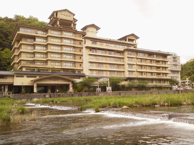 依山楼岩崎
