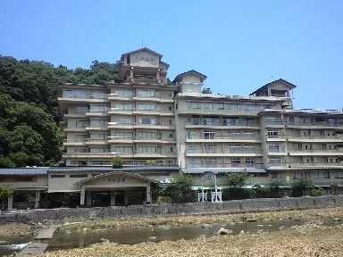 依山楼岩崎