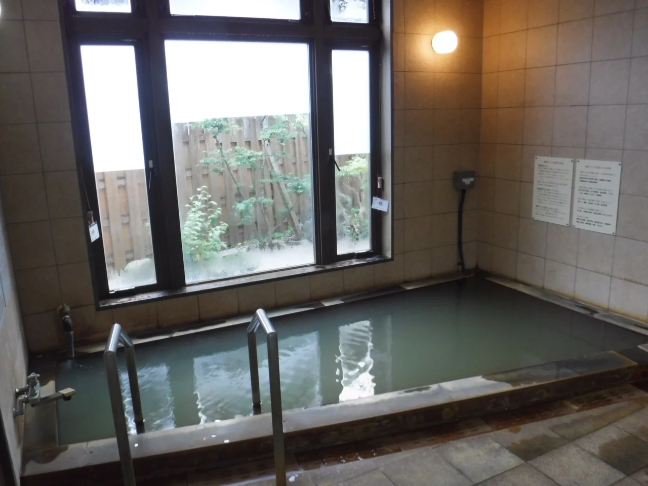 頓原天然炭酸温泉ラムネ銀泉