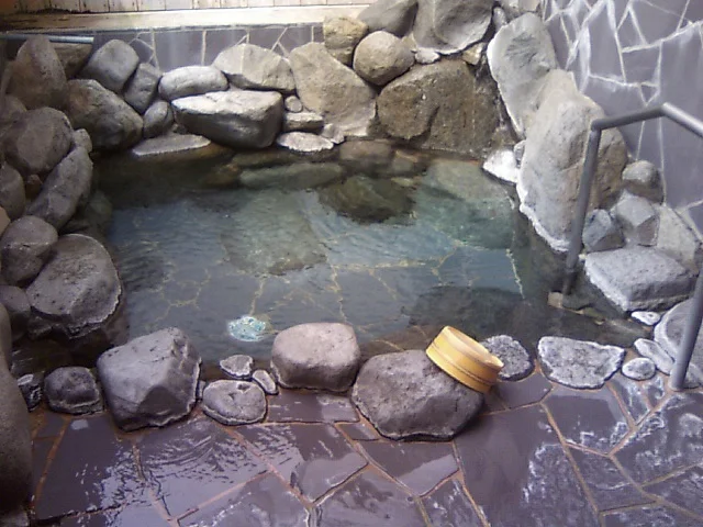 足温泉館