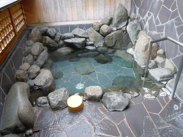足温泉館