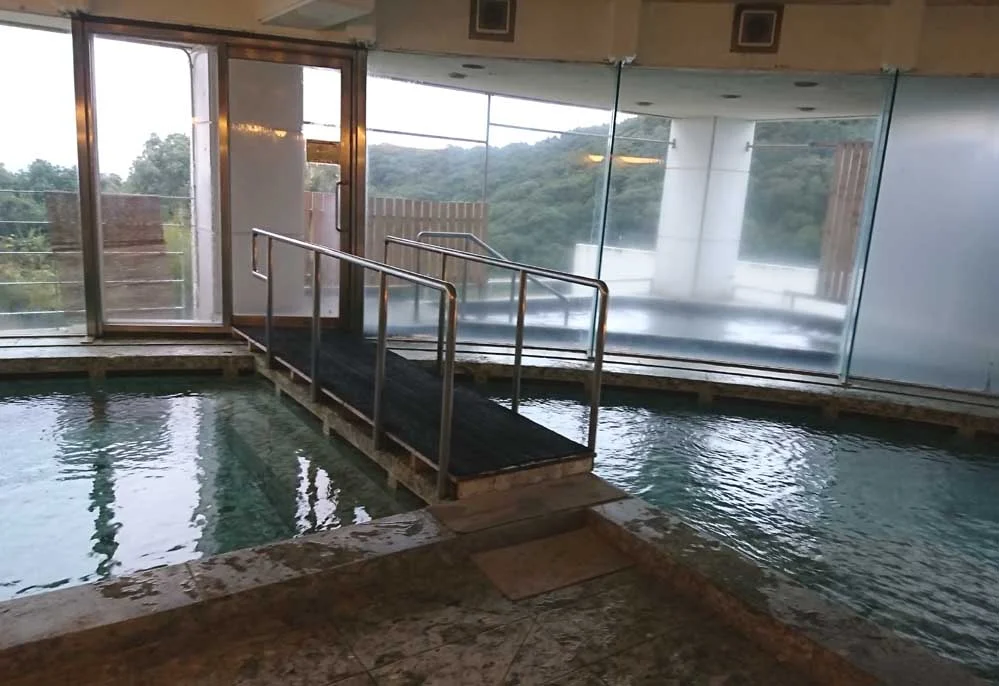 アシズリテルメ（旧：国民宿舎 足摺テルメ）