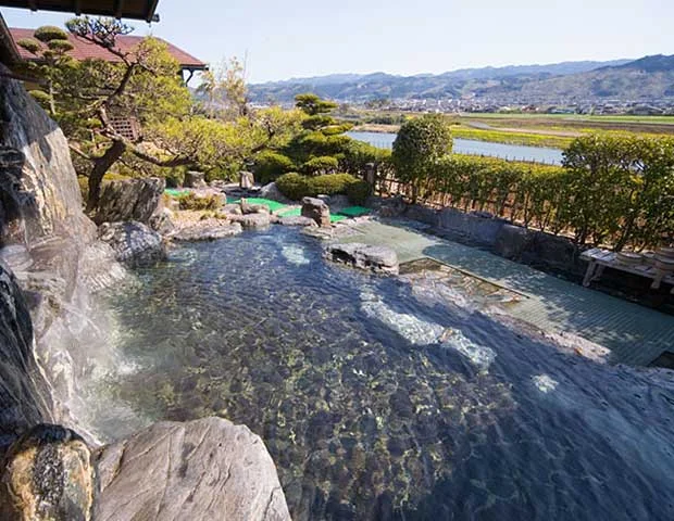 六峰館