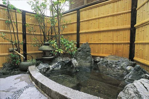 Yufuin Onsen Uraku Inn - Oita