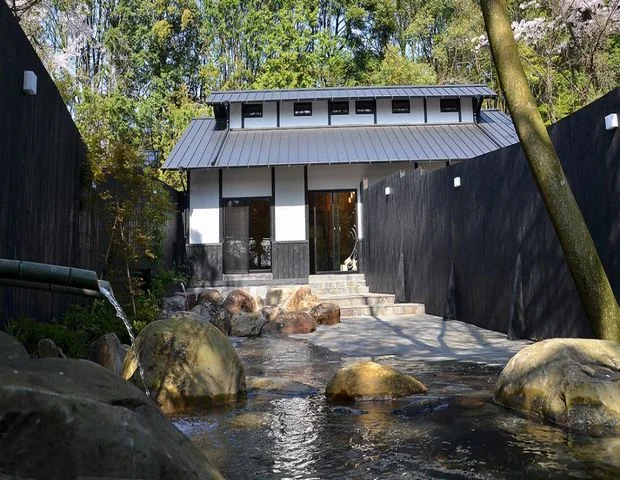 そのぎ茶温泉里山の湯宿 つわぶきの花