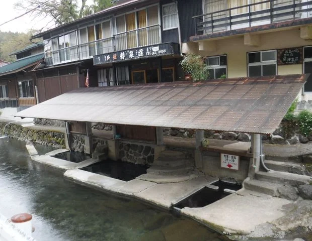 満願寺温泉 川湯