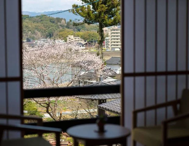 いわくらの杜 石庭(旧 桃李温泉 季の杜 石庭)