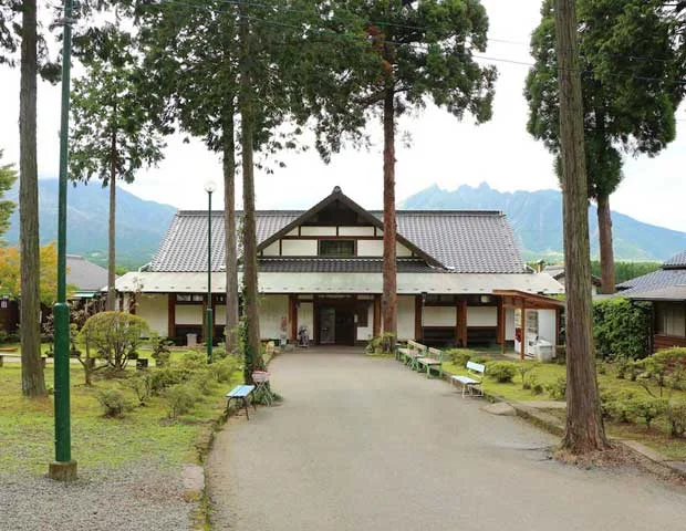 月廻り温泉館