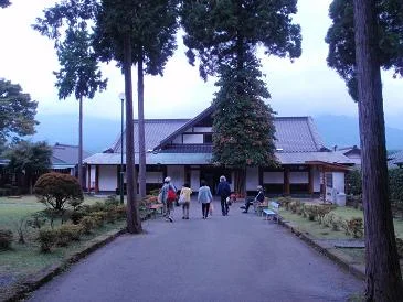 月廻り温泉館
