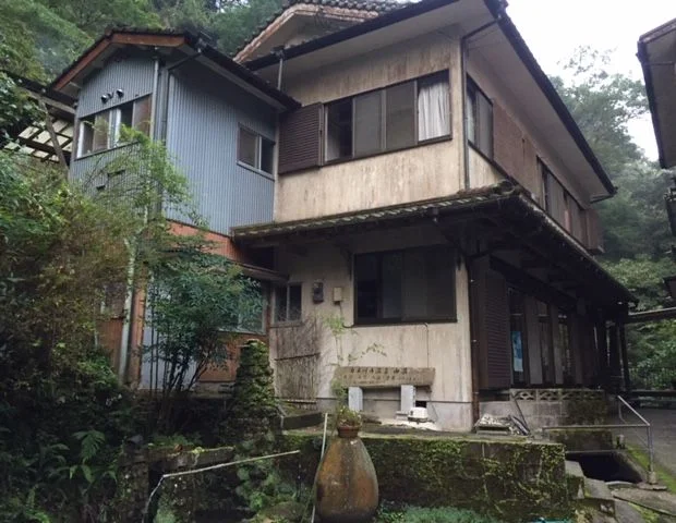 白木川内温泉山荘