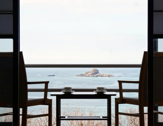 海と入り陽の宿　帝水　秋田　男鹿半島戸賀湾を見下ろす絶景の温泉旅館