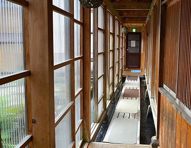 湯滝の宿　西屋