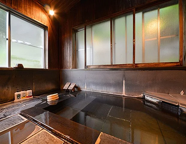 湯滝の宿　西屋
