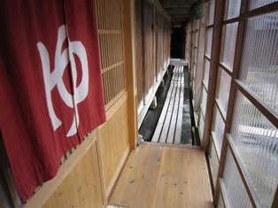 湯滝の宿　西屋