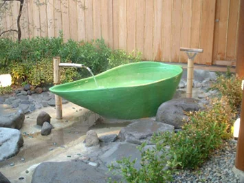 花明りの宿 月の池