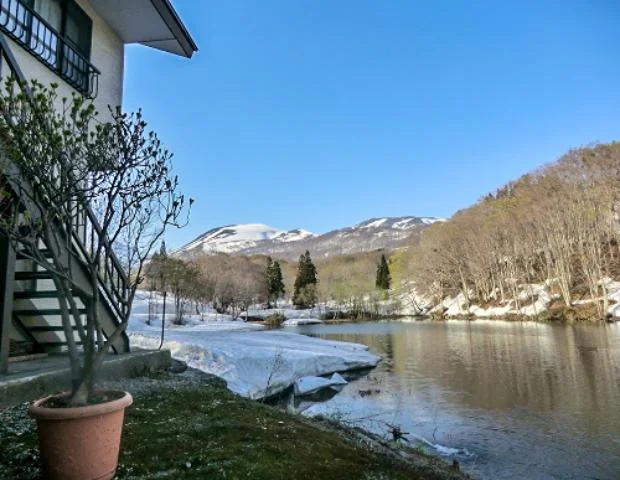 月山志津温泉 湖畔の宿五色亭