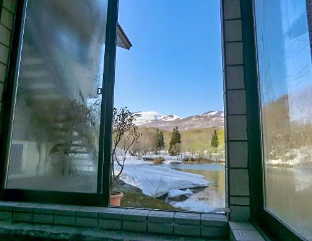 月山志津温泉 湖畔の宿五色亭