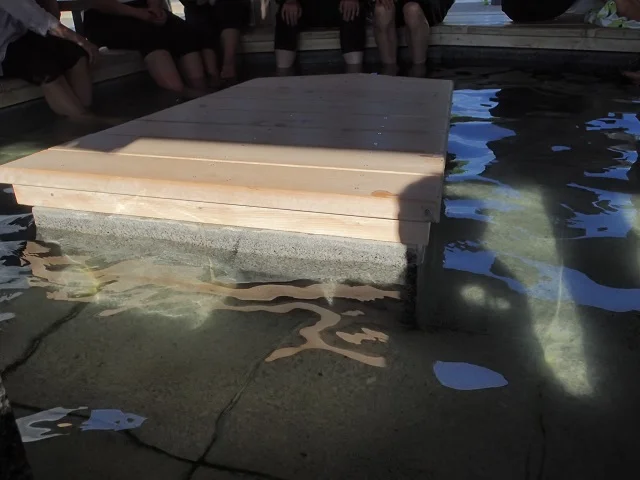 駒の湯（旧 ひろばの足湯 わくわくランド親水空間）