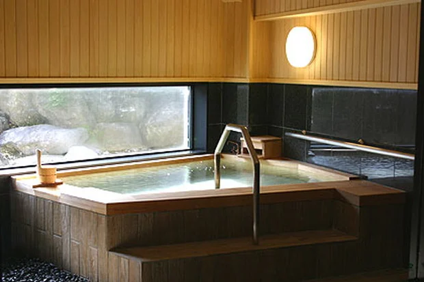 ランプの宿 森つべつ（旧 津別温泉 ホテルフォレスター）