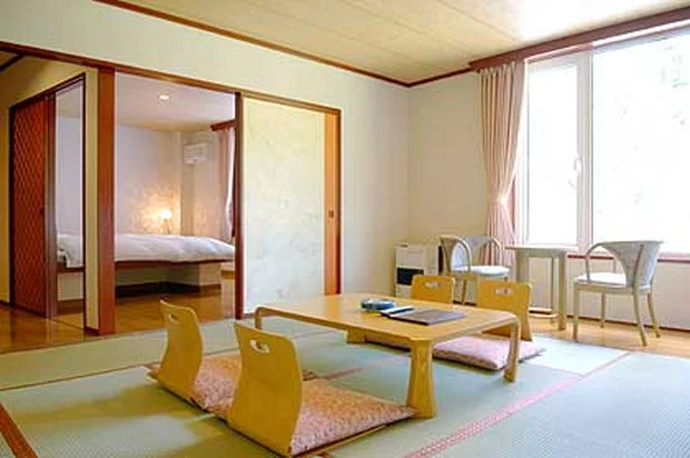ランプの宿 森つべつ（旧 津別温泉 ホテルフォレスター）