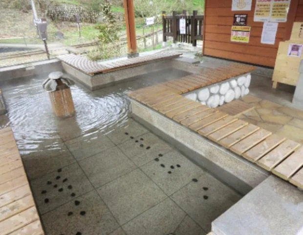 親子地蔵尊の湯（湯野上温泉駅足湯）
