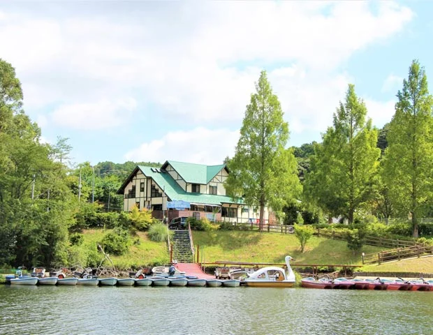 亀山湖　湖畔の宿　つばきもと