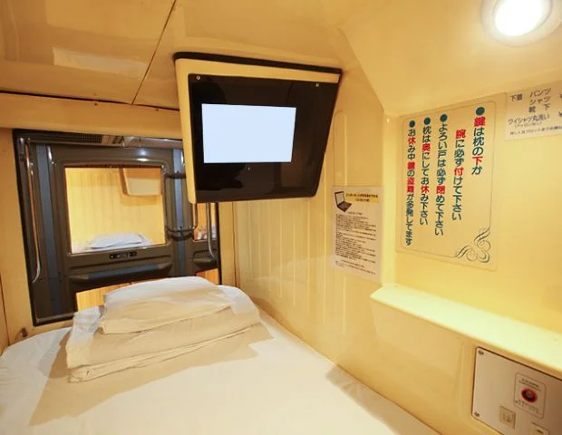 新宿区役所前カプセルホテル