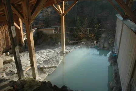 大出館