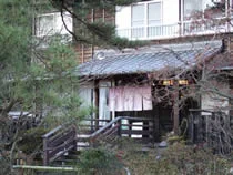 神梅館