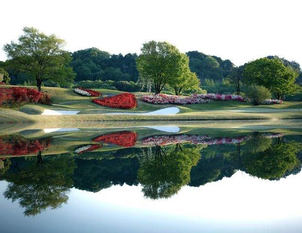 THE CLUB golf village