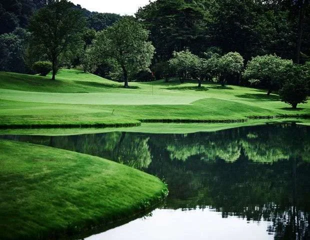 THE CLUB golf village